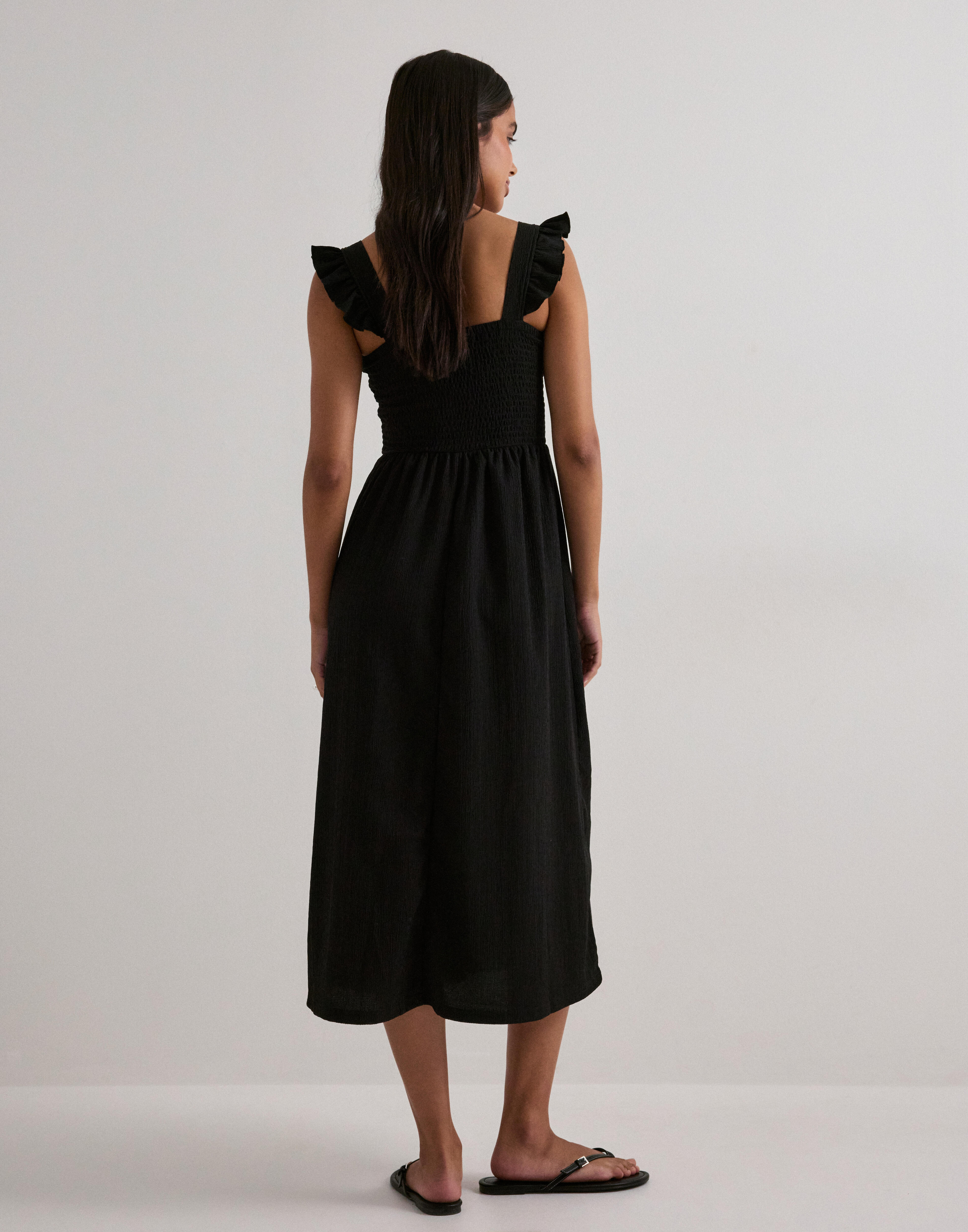 Buy Pieces PCLUNA SMOCK STRAP DRESS SA BC - Black | Nelly.com