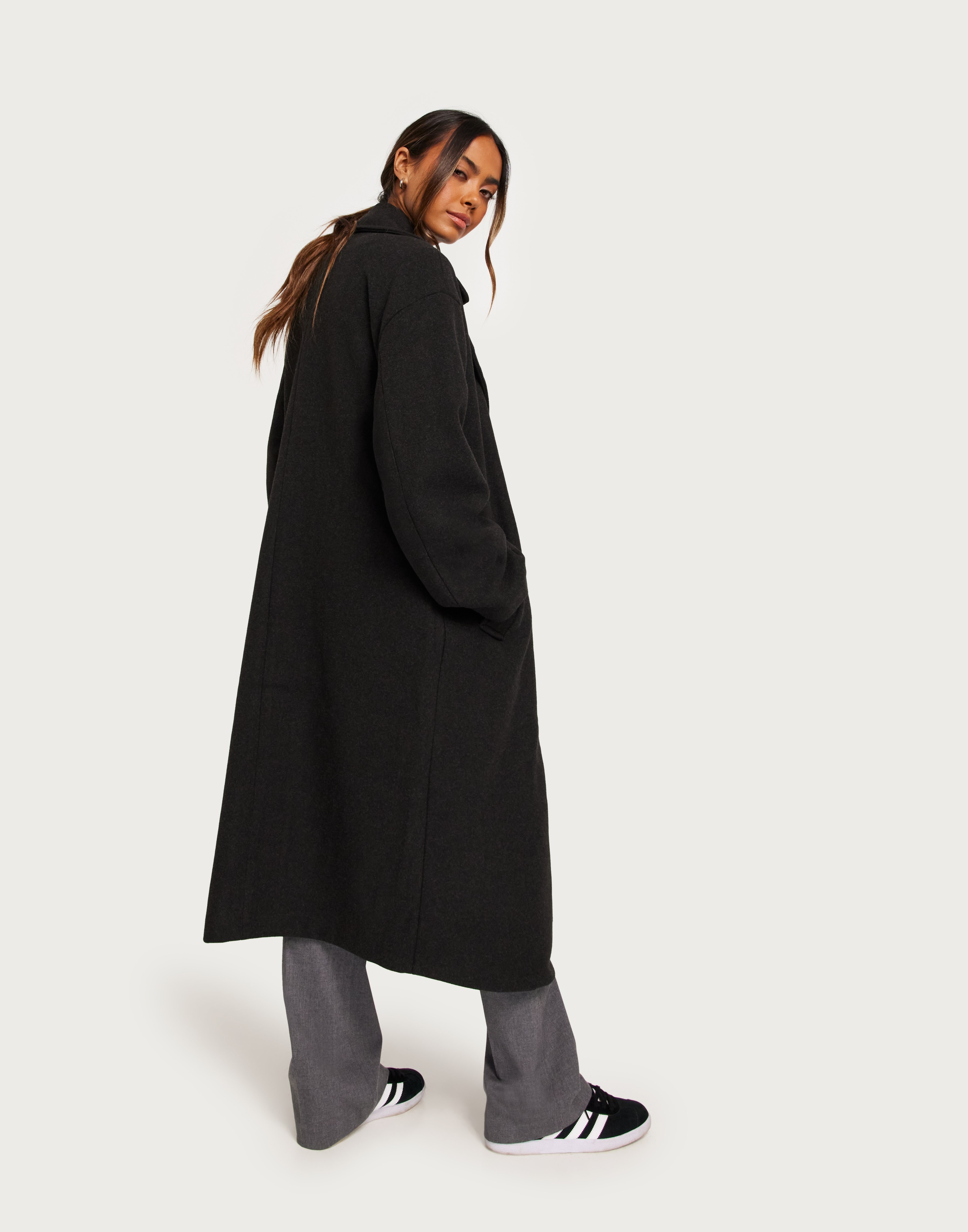 Onlayn porno tomosha qilish: Men singlimning ichidaman Katta eshak sik