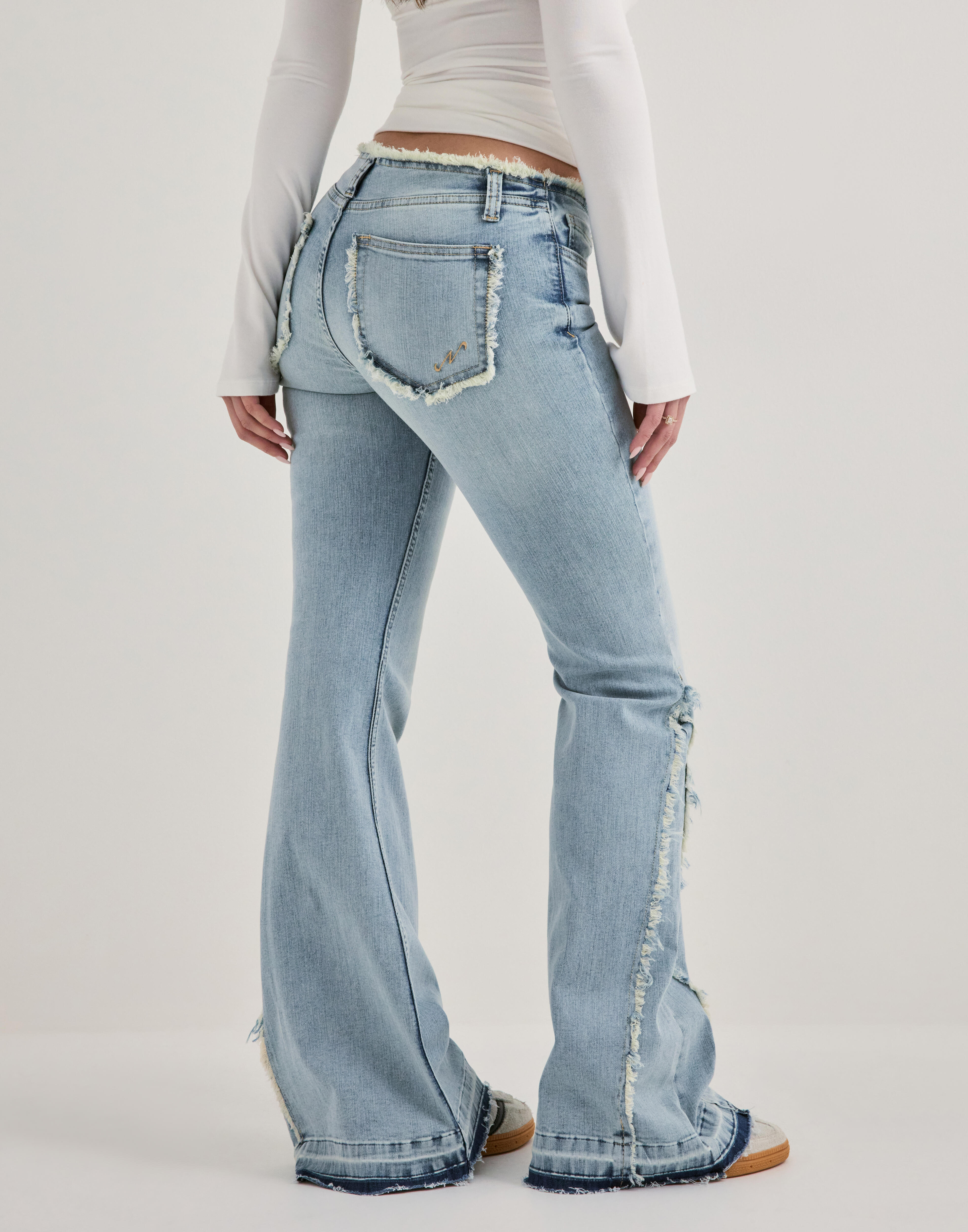 Buy True Religion JOEY LOW RISE FLARE FLAP SUP T_ - URBAN FADE