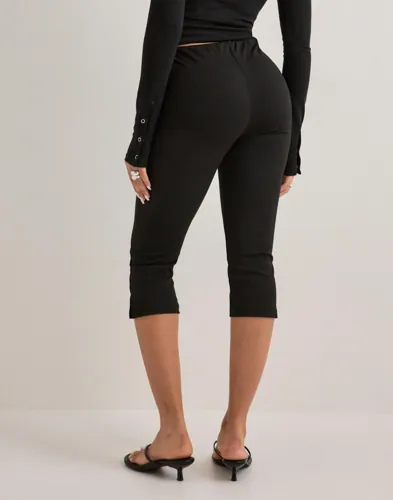 Nelly - Musta - Perfect Capri Pants
