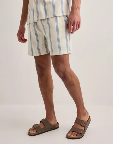 Les Deux Lawson randiga shorts i beige med resårmidja