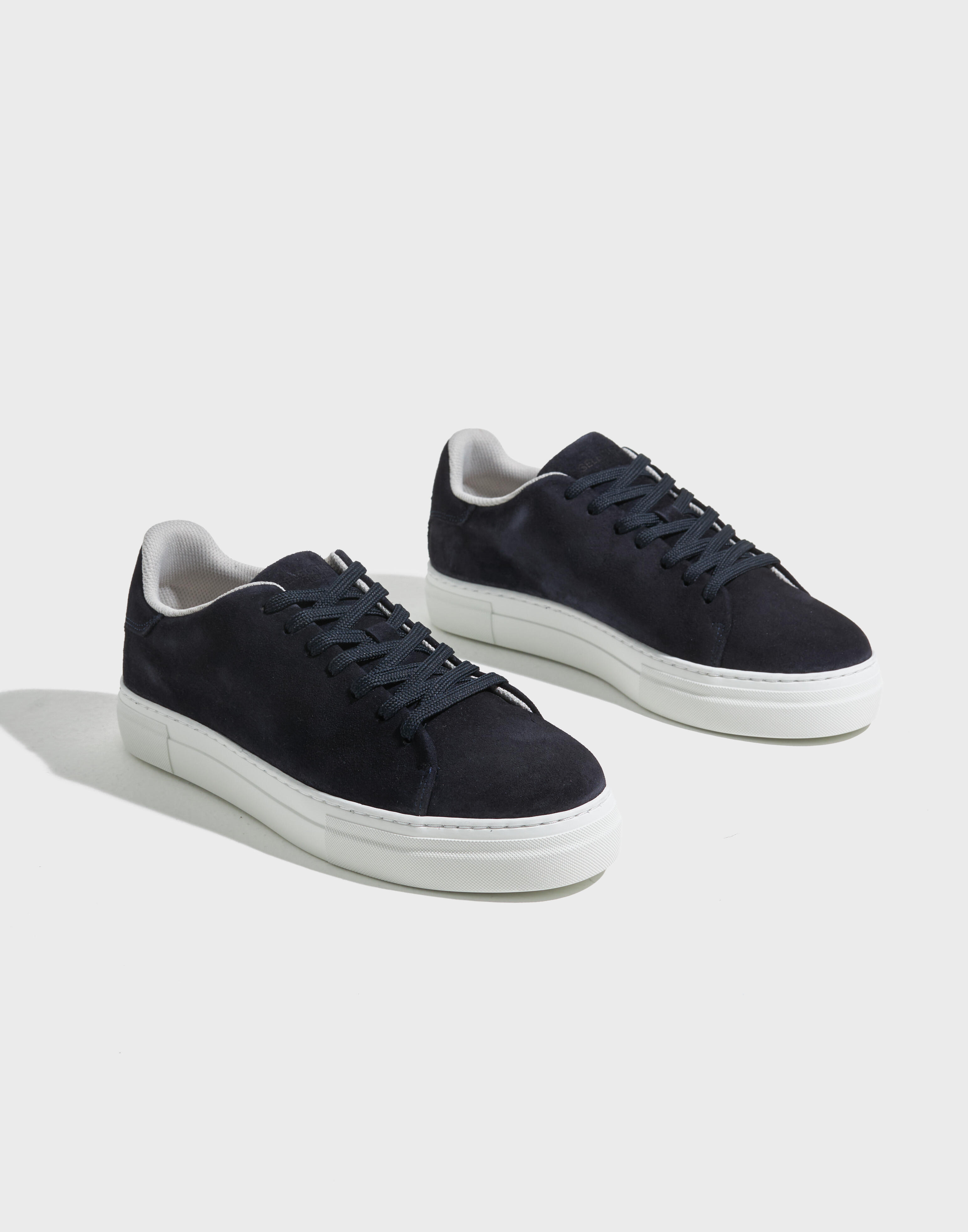 Köp Selected Men SLHDAVID CHUNKY SUEDE SNEAKER NOOS Dark Navy