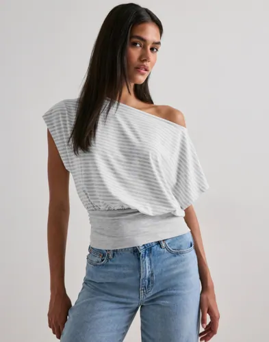 Nelly - Ternet/Stribet - Soft Stripe Waist Top