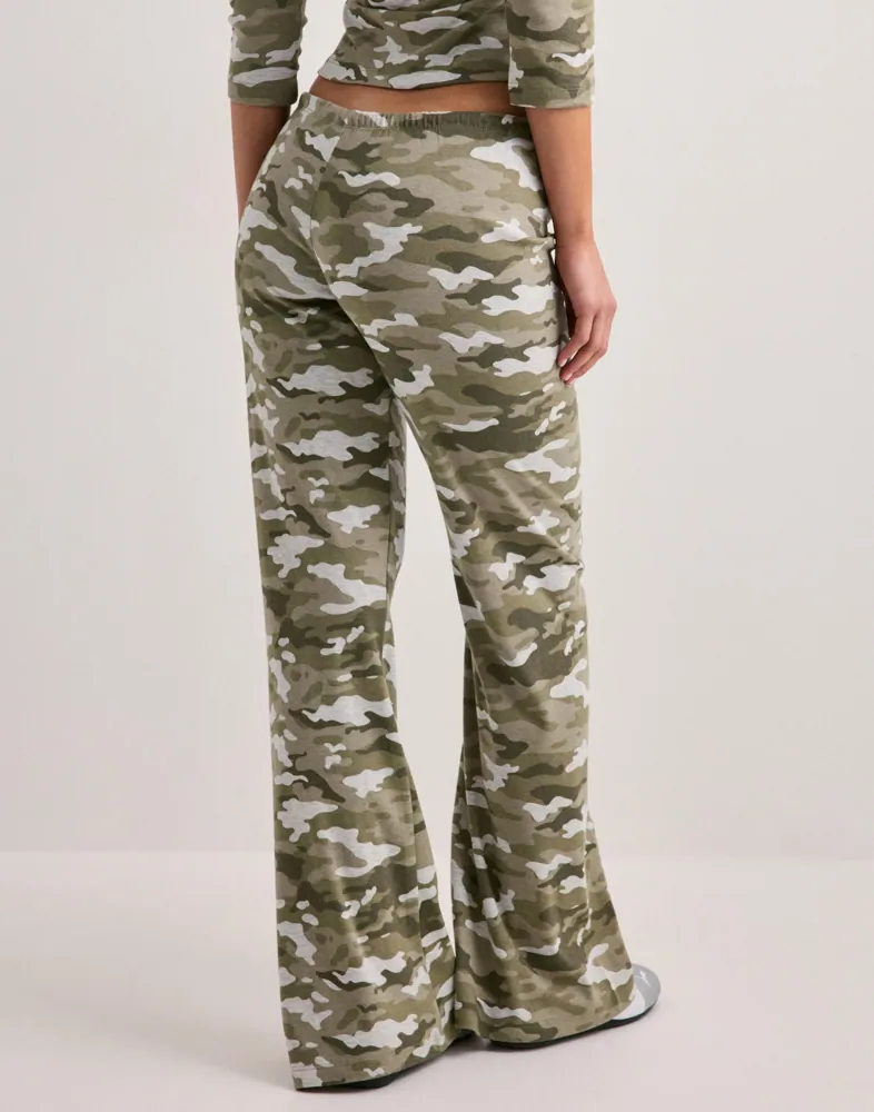 Relaxed Camo Pants