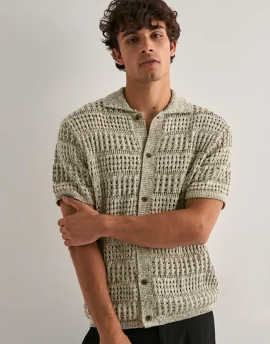 Les Deux Elvin kortärmad stickad skjorta i beige med strukturerat material