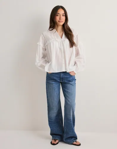 ONLY Onlriez L/S Open Neck Brod Top Wvn blusar dam – bild 2