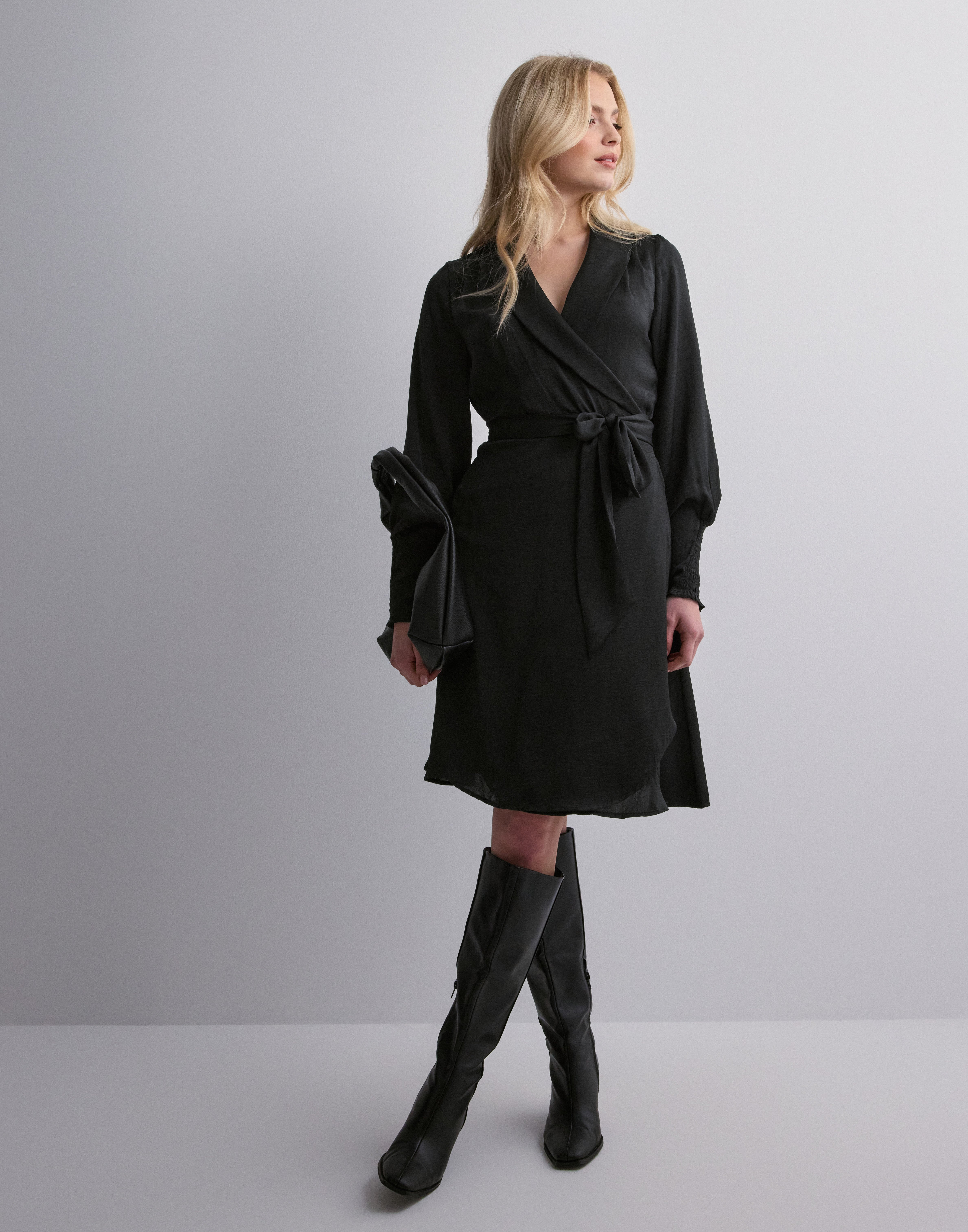 Neo Noir - Sort - Chanelle Dress