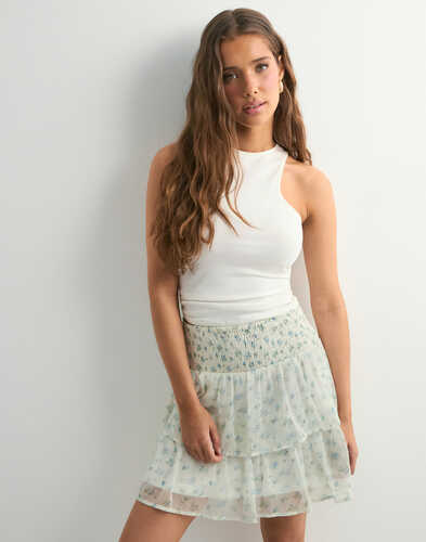 stina ♡ Dahlia white wrap skirt / short stina