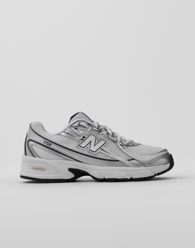 Grå chunky sneakers från New Balance 740 med rundad tå och snörning