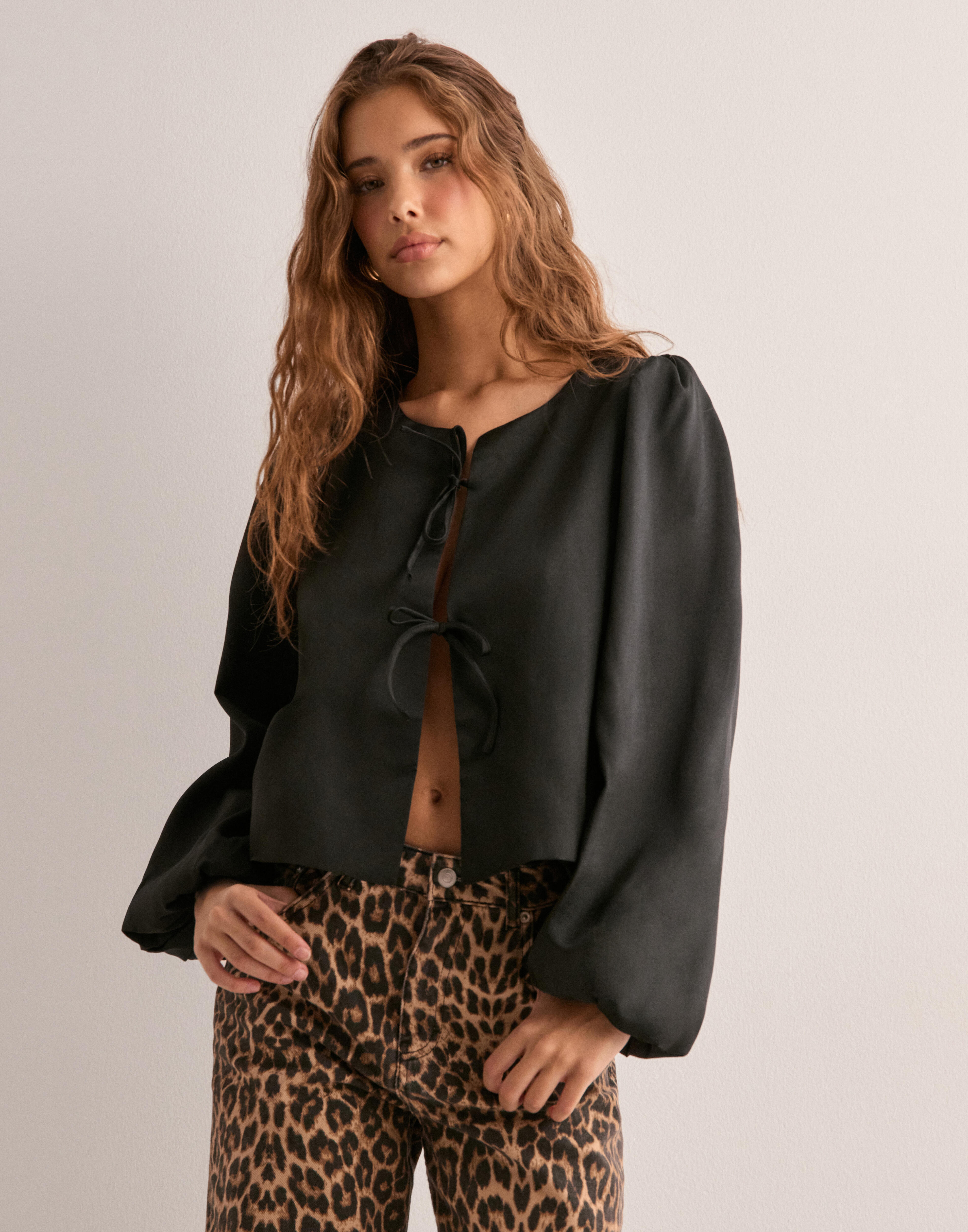 Neo Noir - Sort - Daliska Dull Satin Blouse