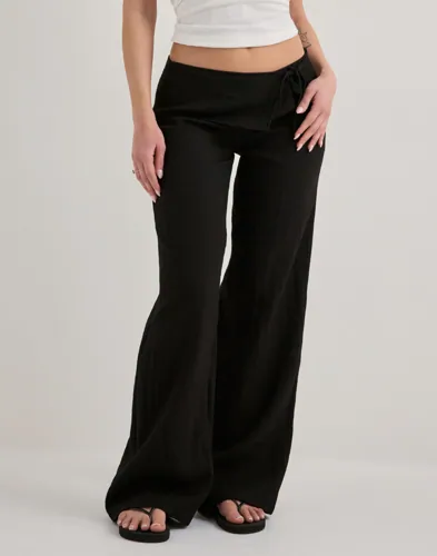 Nelly - Sort - Front Detail Pants