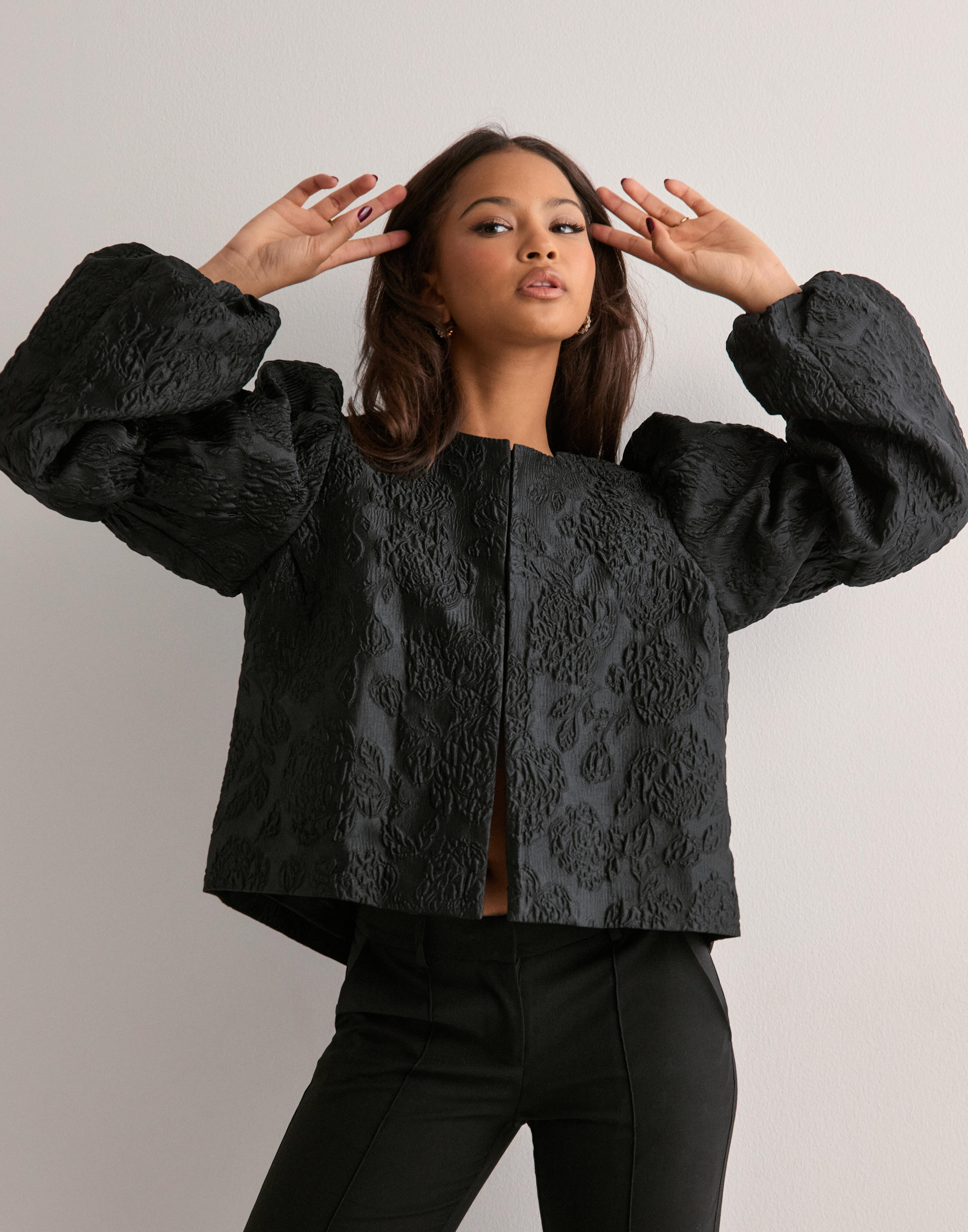 Buy Malina Zoey double pouf sleeve blouse - Black Jacquard | Nelly.com