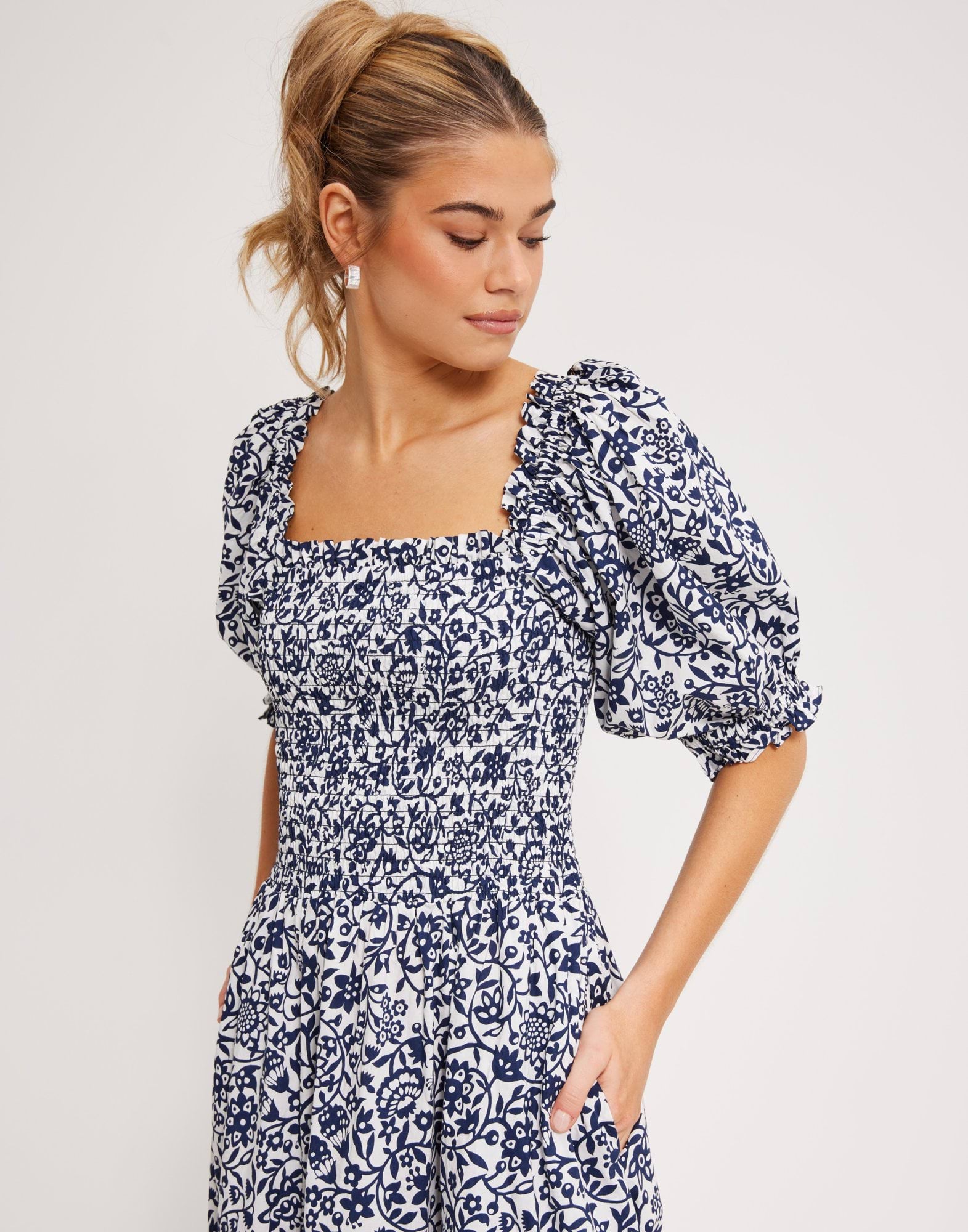 N ELERY DR-SHORT SLEEVE-DAY DRESS