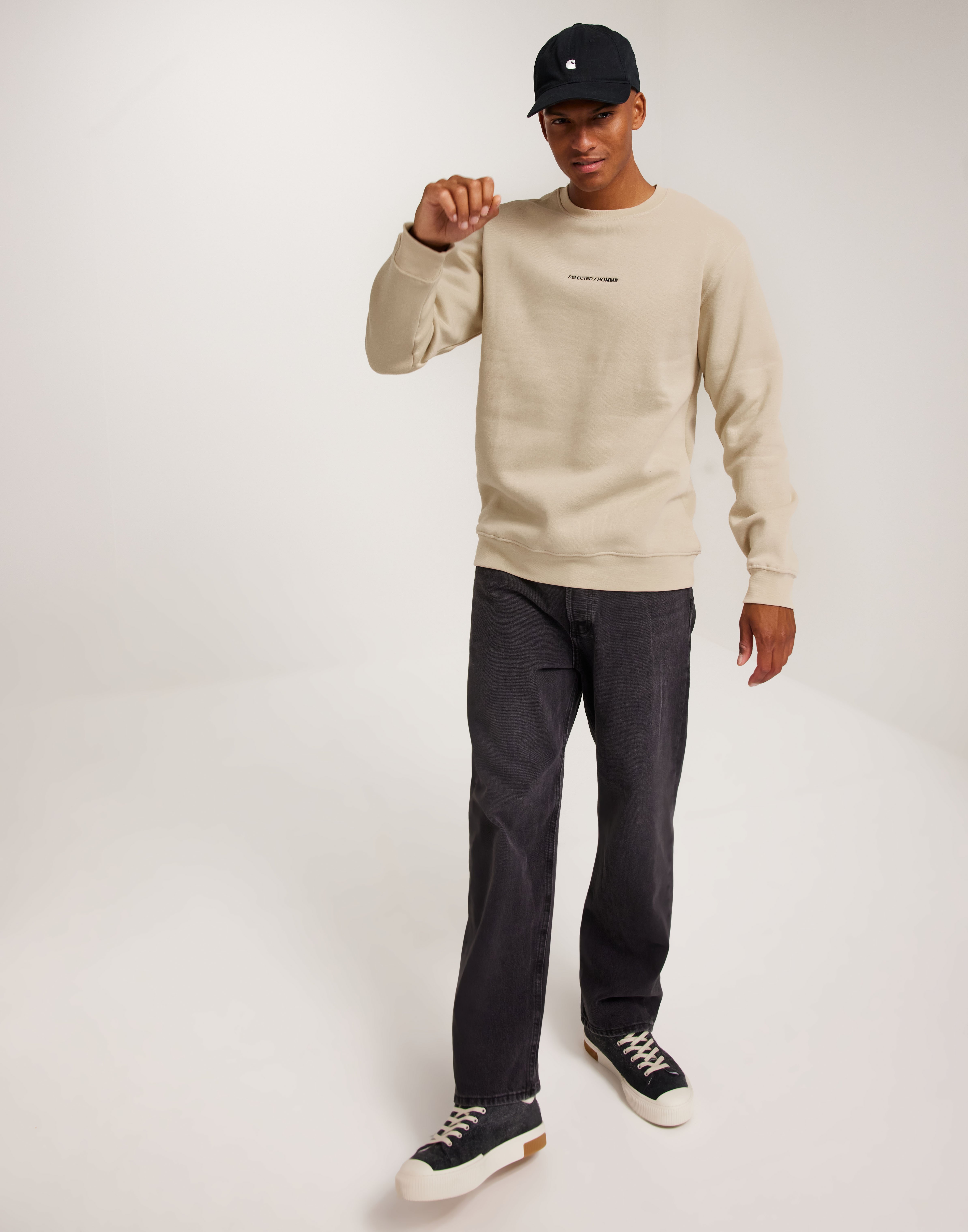 Köp Selected Homme SLHHANKIE LOGO CREW NECK SWEAT NOOS - Oatmeal | NLYMAN