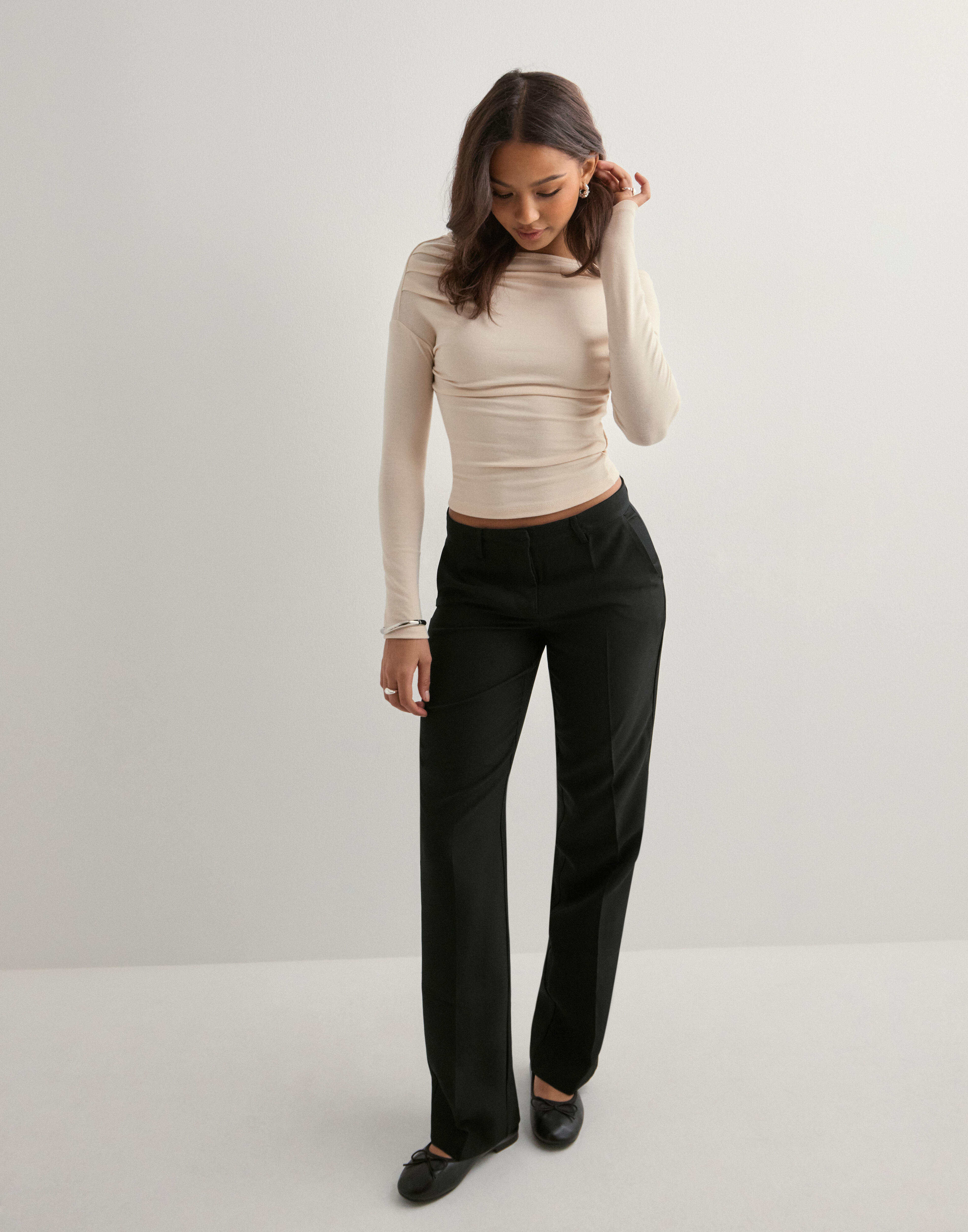 Buy Nelly Low Waist Straight Leg Pants - Black | Nelly.com