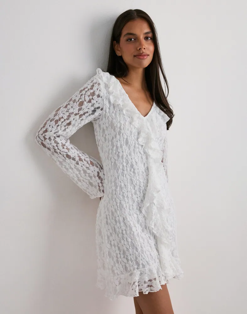 Buy Vero Moda AWKIENNA LS V-NECK SHORT LACE DRESS - Snow White | Nelly.com Buy Vero Moda AWKIENNA LS V-NECK SHORT LACE DRESS - Snow White | Nelly.com