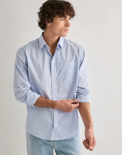 Vit randig skjorta från Casual Friday med bröstficka