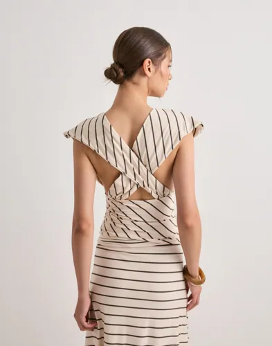 Nelly Cross Back Shoulder Top toppar dam – bild 2