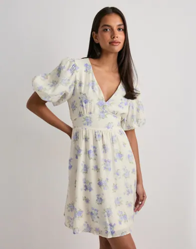 Vmbella 2/4 V-Neck Short Dress Wvn