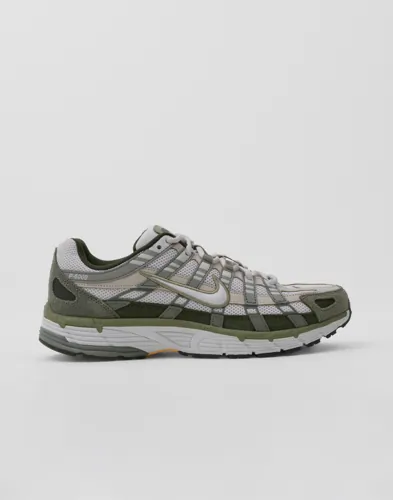 Nike P-6000 gröna låga sneakers med logga på sidan