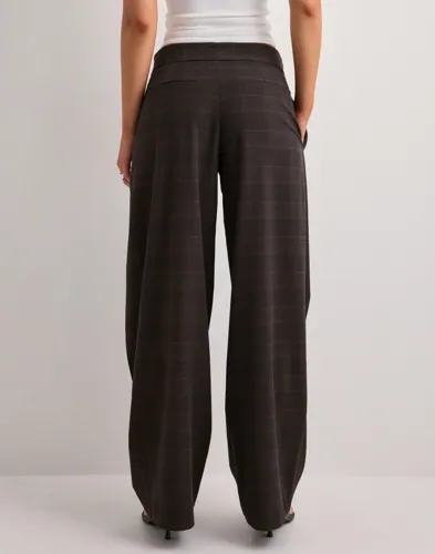 Nelly Volume Pleat Pants kostymbyxor dam – bild 3