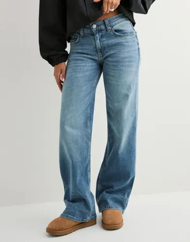 Nelly - Blå - Low Waist Loose Jeans