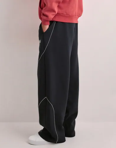 New Balance Trackside Fleece Pant Mjukisbyxor herr – bild 3