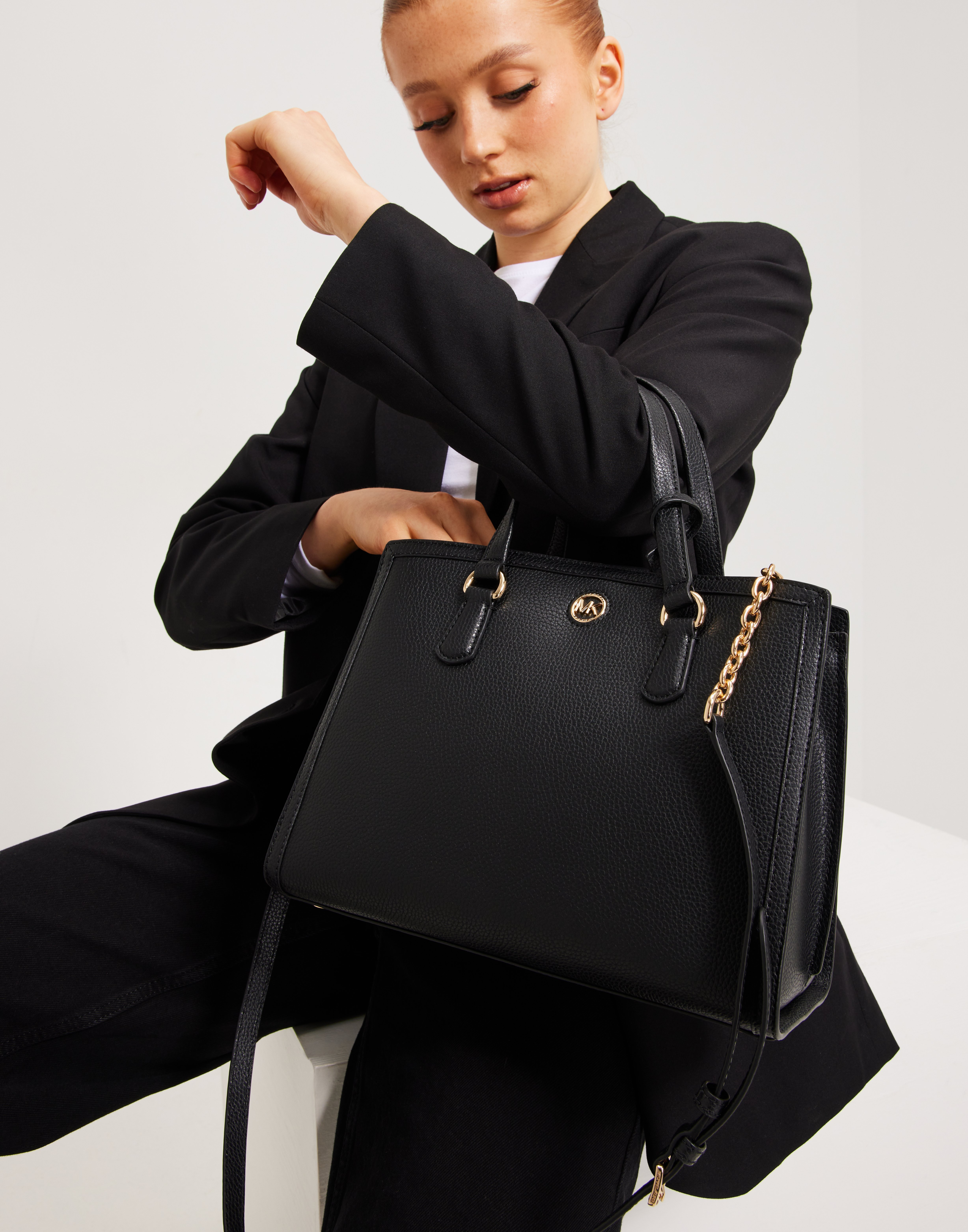 【送料&関税込】Michael Kors Chantal Medium Pebbled Leather Chantal Medium Pebbled Leather Satchel | Michael Kors [US]