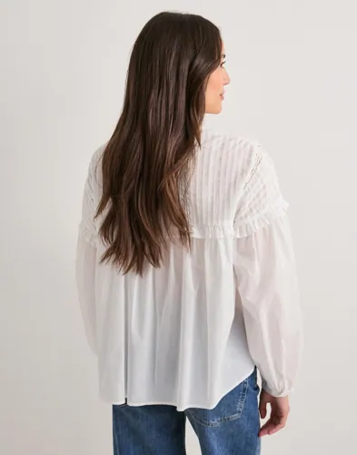 ONLY Onlriez L/S Open Neck Brod Top Wvn blusar dam – bild 3