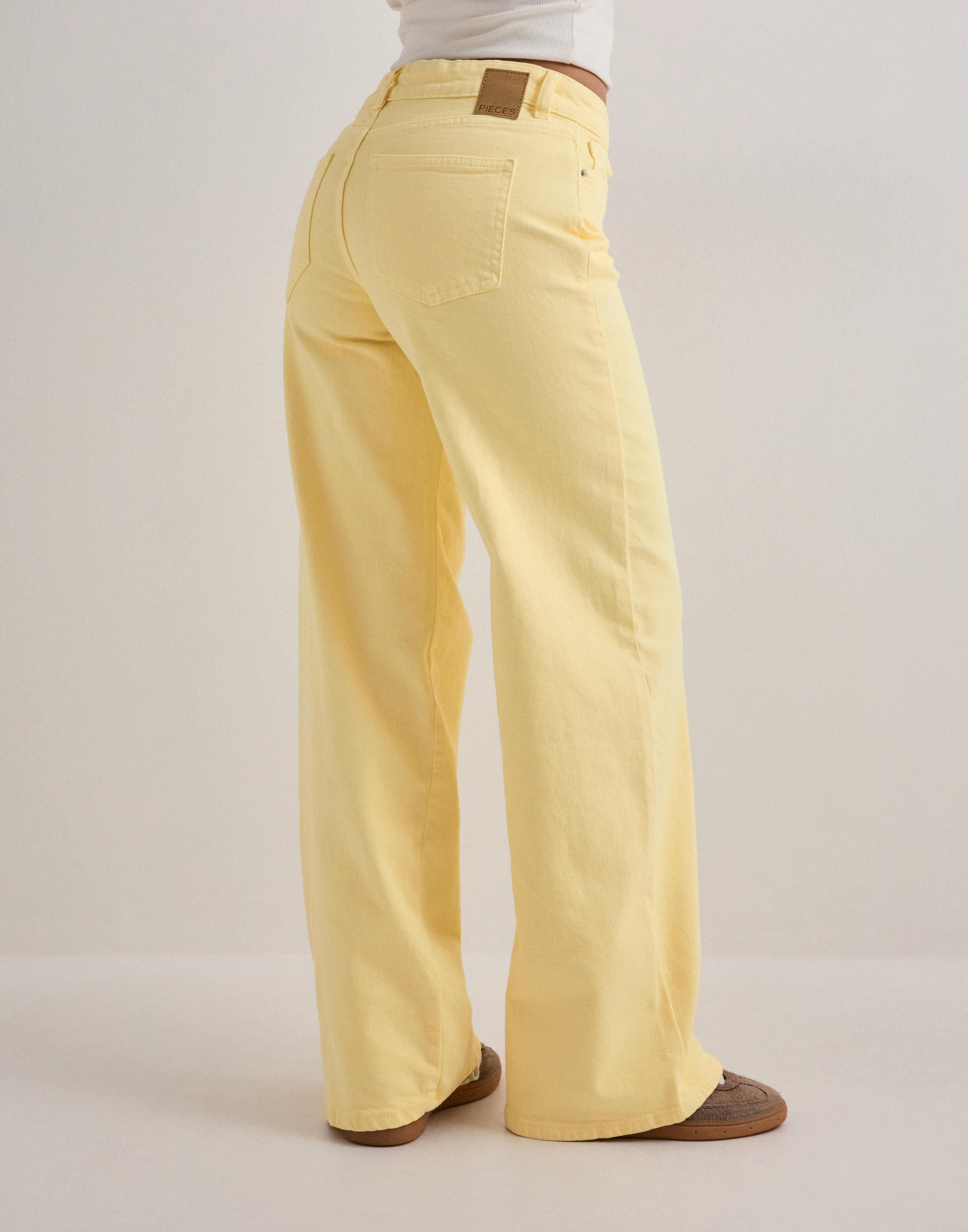 Wide colored jeans