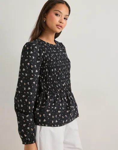 PIECES Pcbannie Ls Smock Top Wvn blusar dam – bild 2