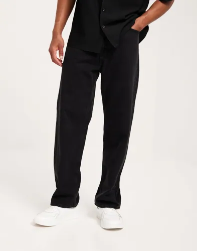 Svarta loose fit-jeans från Jack & Jones med vida ben och femficksdesign