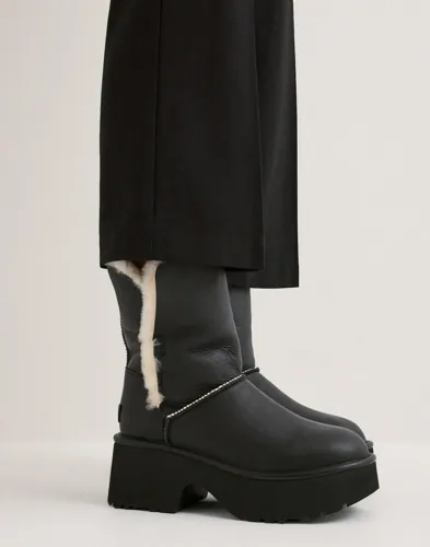 UGG - Sort - W New Heights Cuff L
