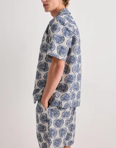LES DEUX Dahlia Jacquard Ss Shirt Kortärmade skjortor herr – bild 2