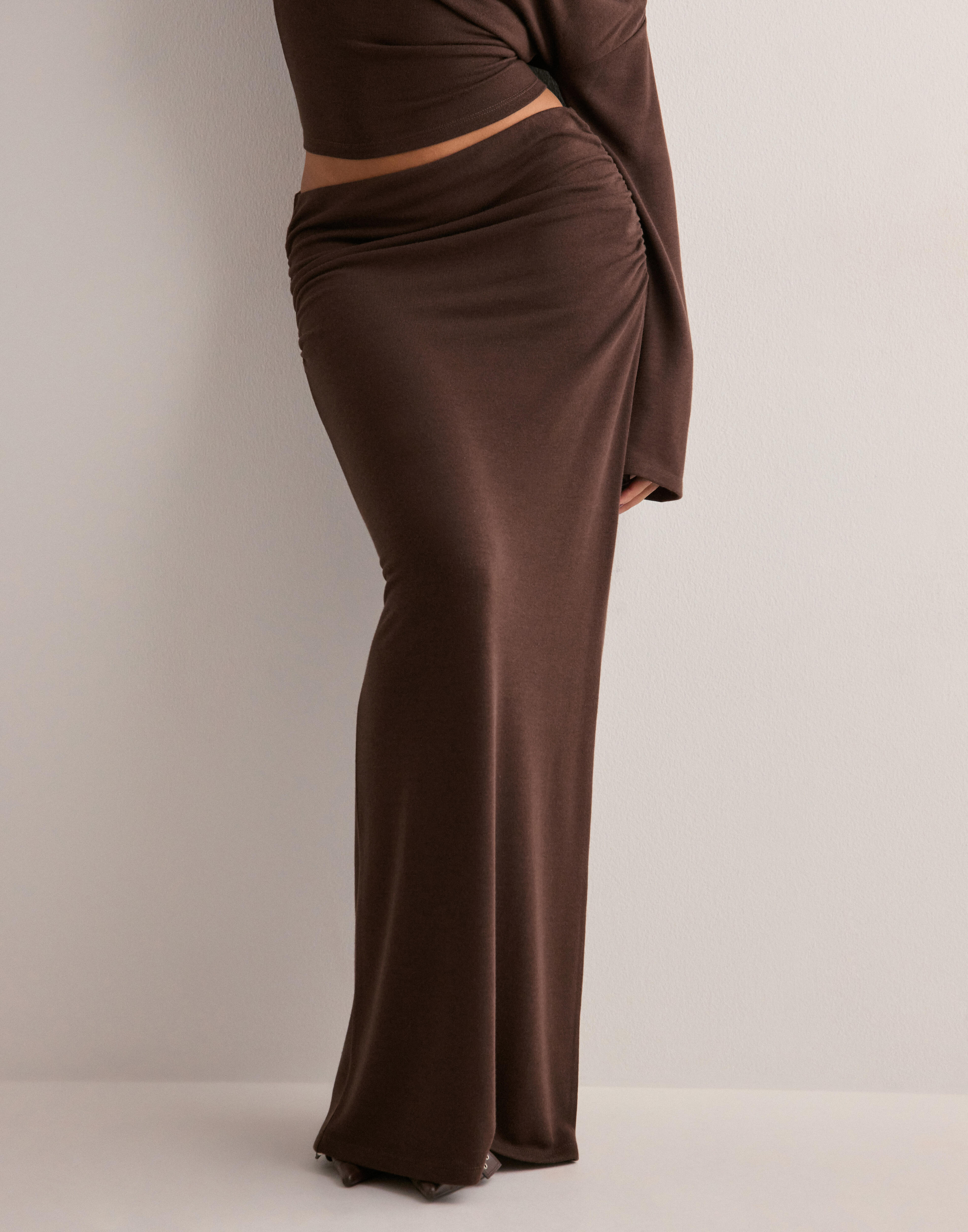 Nelly Straight Ruffled Melani Midi Skirt