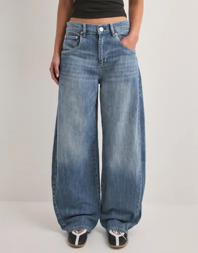 Twisted Barrel Buckle Jeans