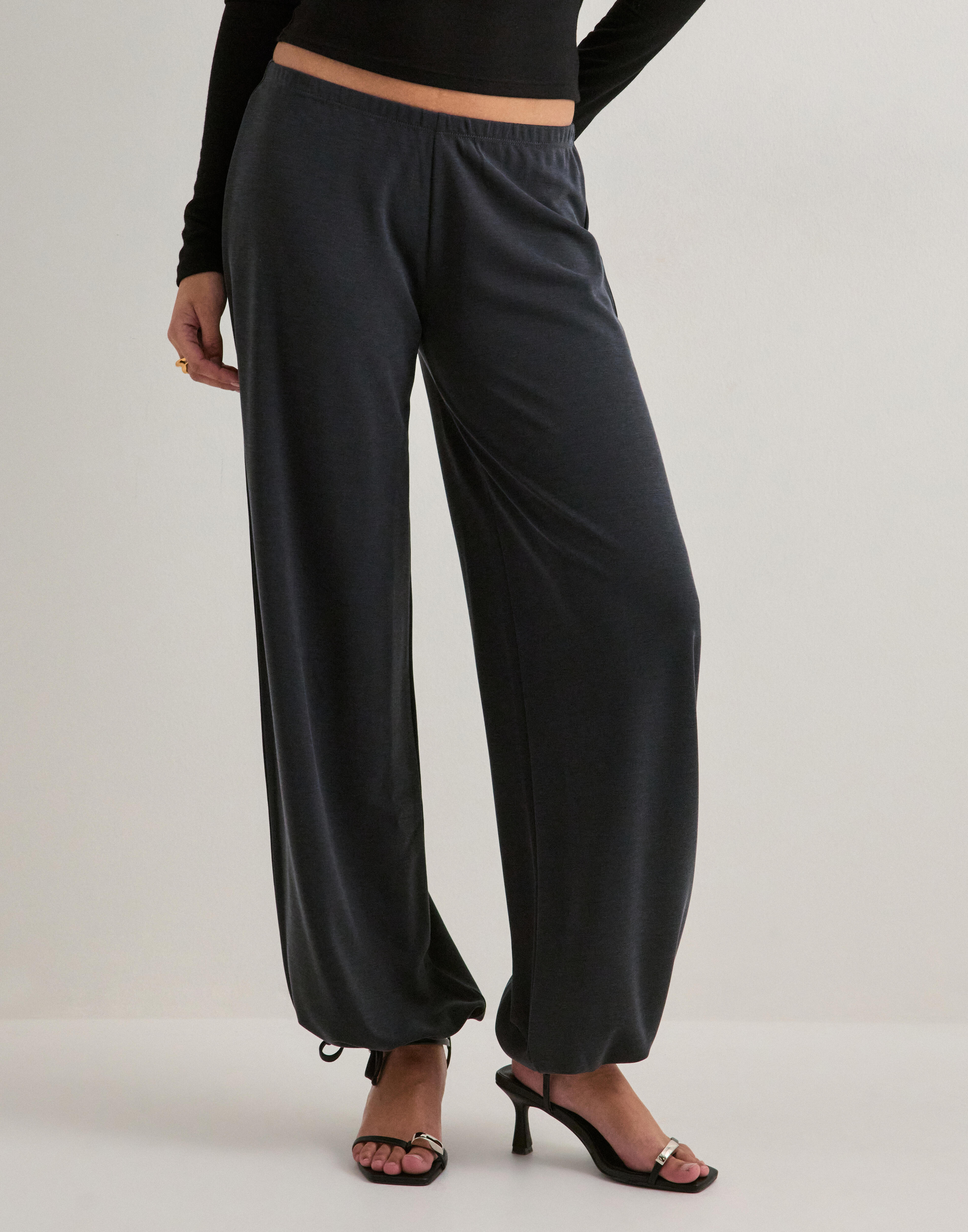 Buy Nelly Luscious Balloon Pants - Dark Grey | Nelly.com