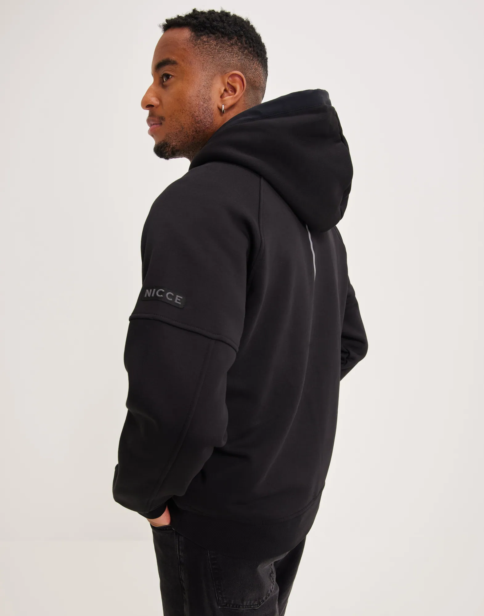 RELAY HALF ZIP HOOD