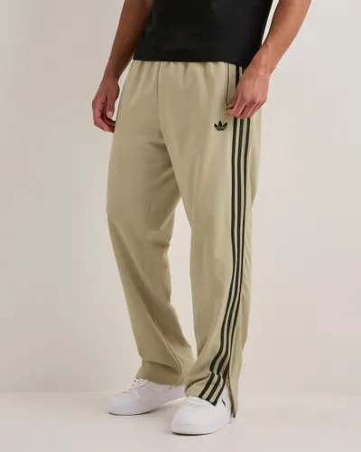 Beige Adidas Originals Firebird track pants med revärer och resår i midjan