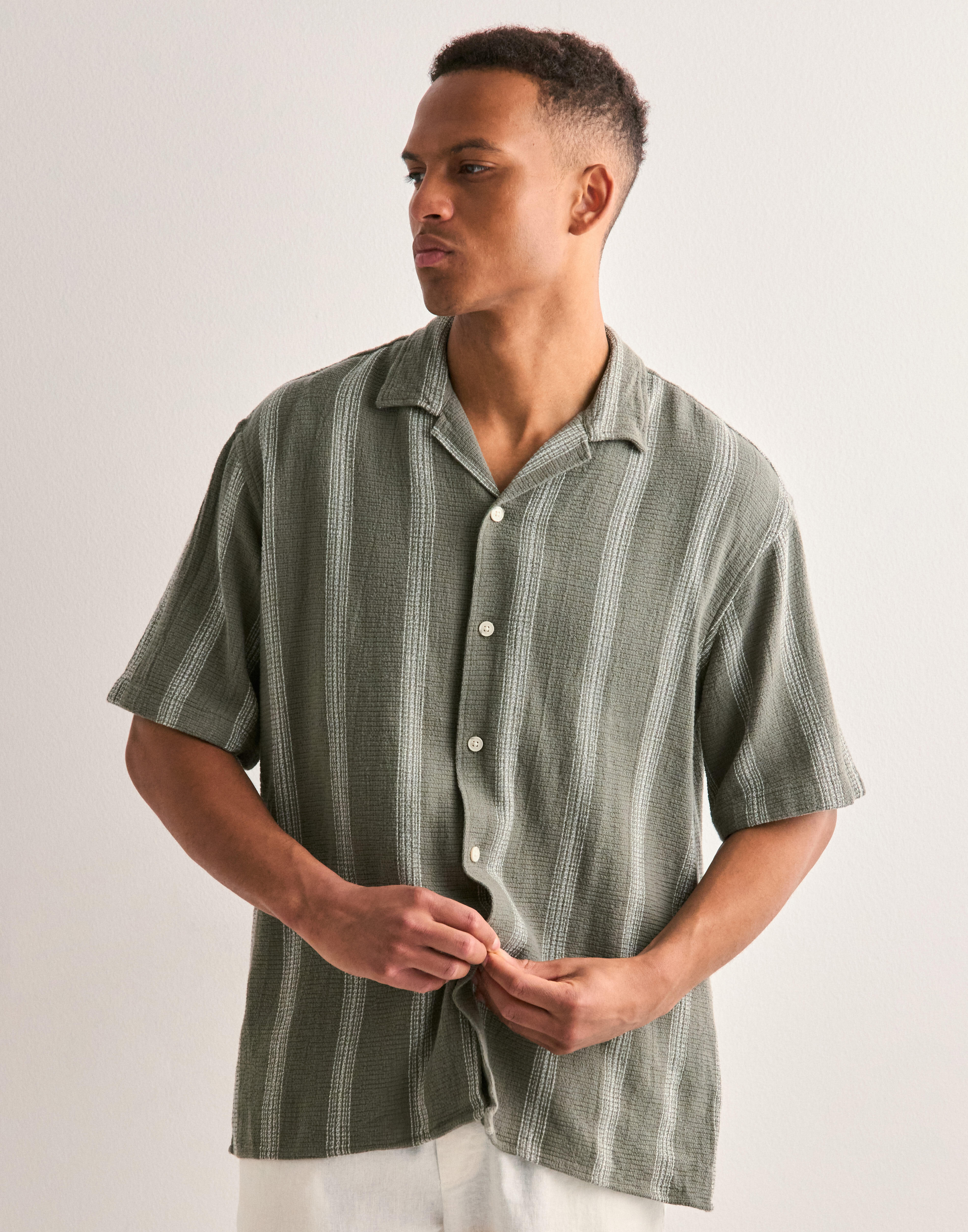 Buy Selected Men SLHRELAX-SAL SHIRT SS RESORT - AQN6 | NLYMAN