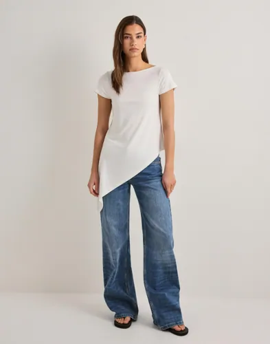 Nelly Asymmetric Flowy Tee t-shirts dam – bild 2