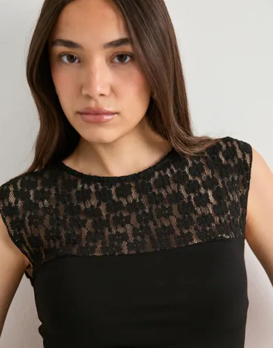 Nelly Lace Blocking Sleeveless Top toppar dam – bild 3