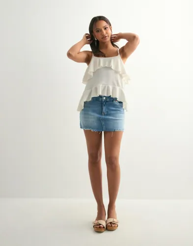 Nelly Cute Flounce Strap Top toppar dam – bild 3