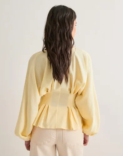 Nelly Button Pleat Blouse blusar dam – bild 3