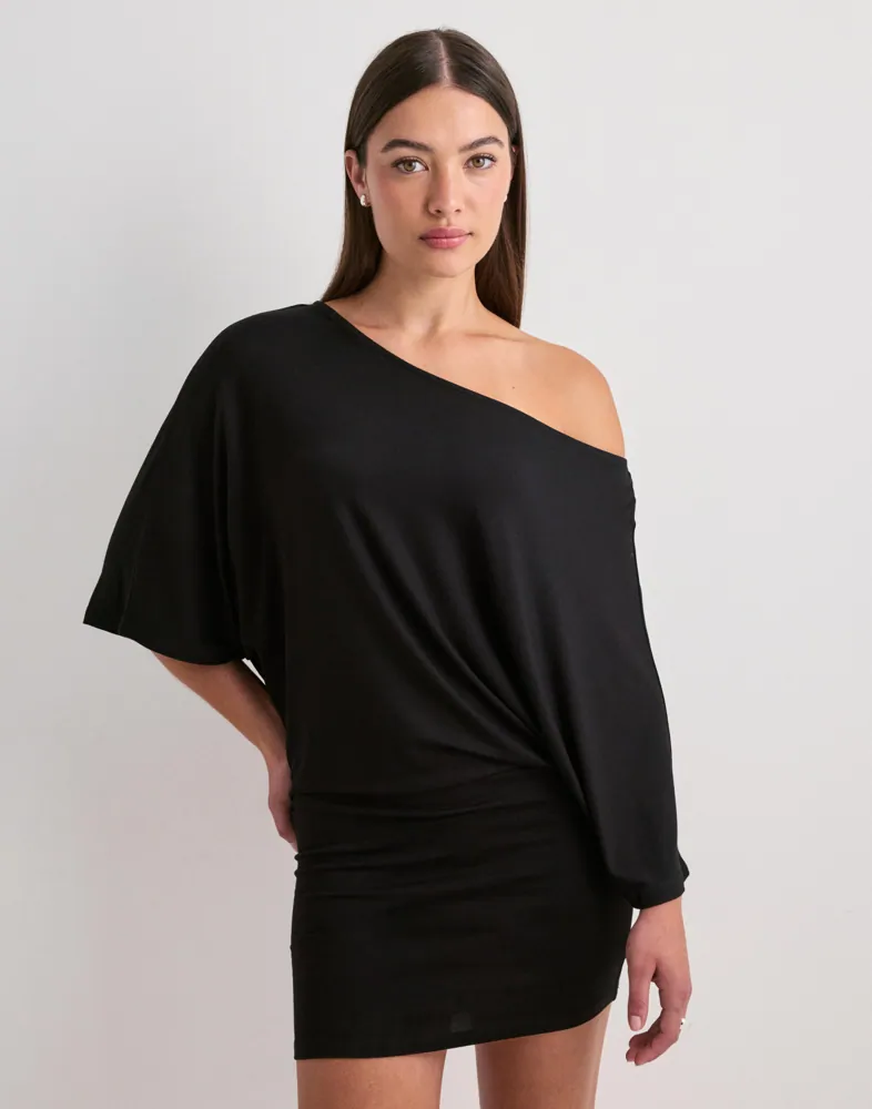 Buy Nelly Perfect Poncho Dress - Black | Nelly.com
