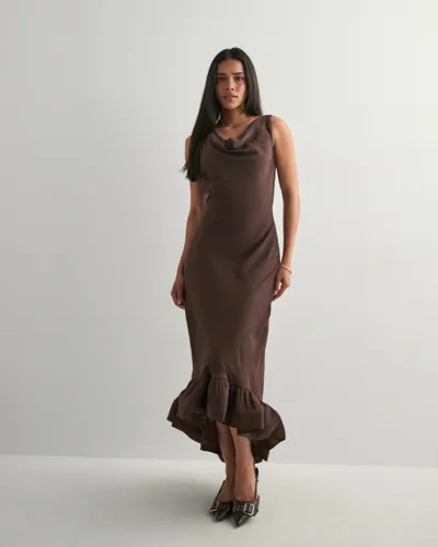 MALINA Alia Cowl Neck Ruffled Maxi dress maxiklänningar dam – bild 2