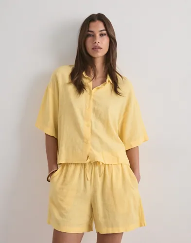 Vero Moda - Gul - Vmlinn 2/4 Short Shirt Wvn Noos