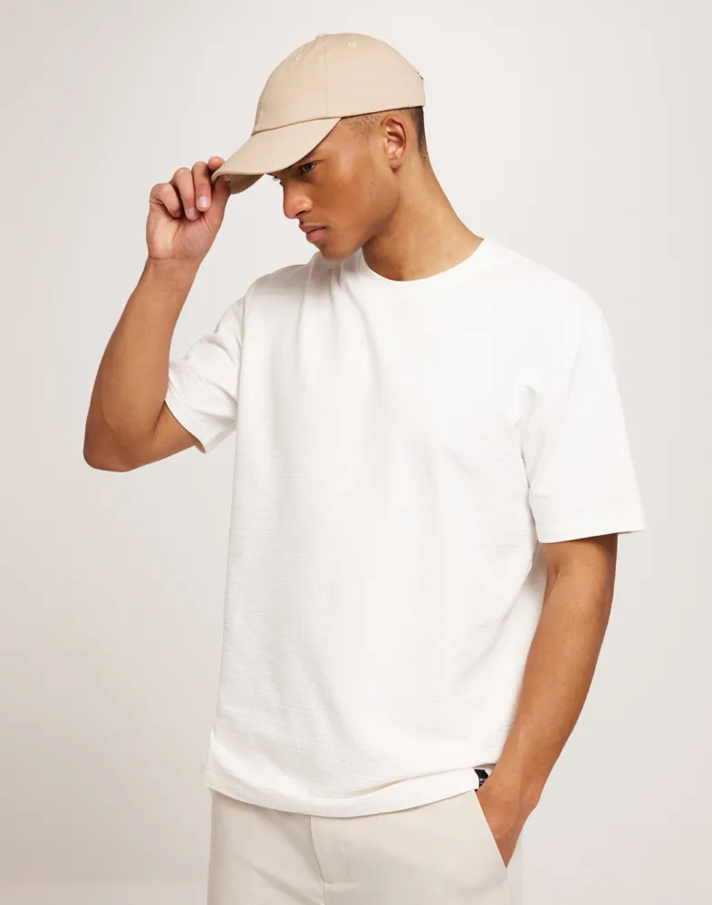 Buy Only Sons ONSKIAN REG SEERSUCKER SS TEE Cloud Dancer NLYMAN