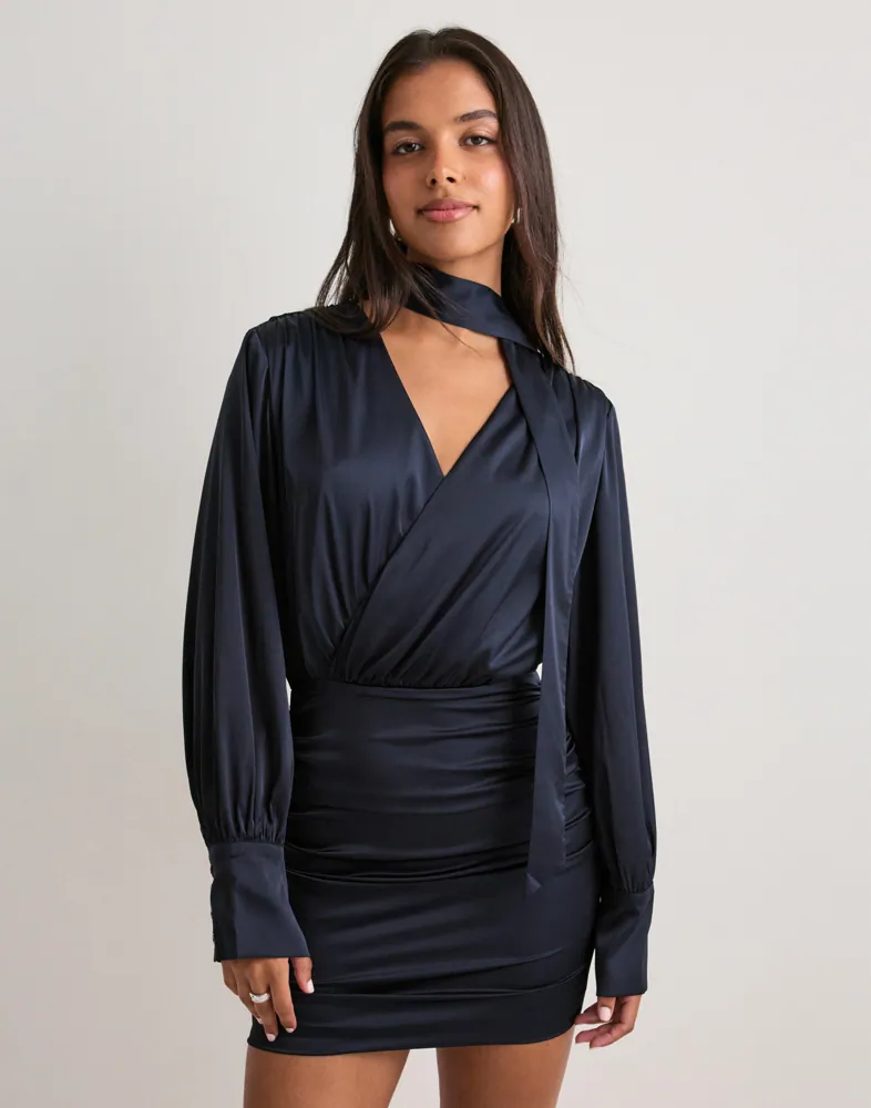 Nelly Elevated Ruche dress klänningar dam – bild 3