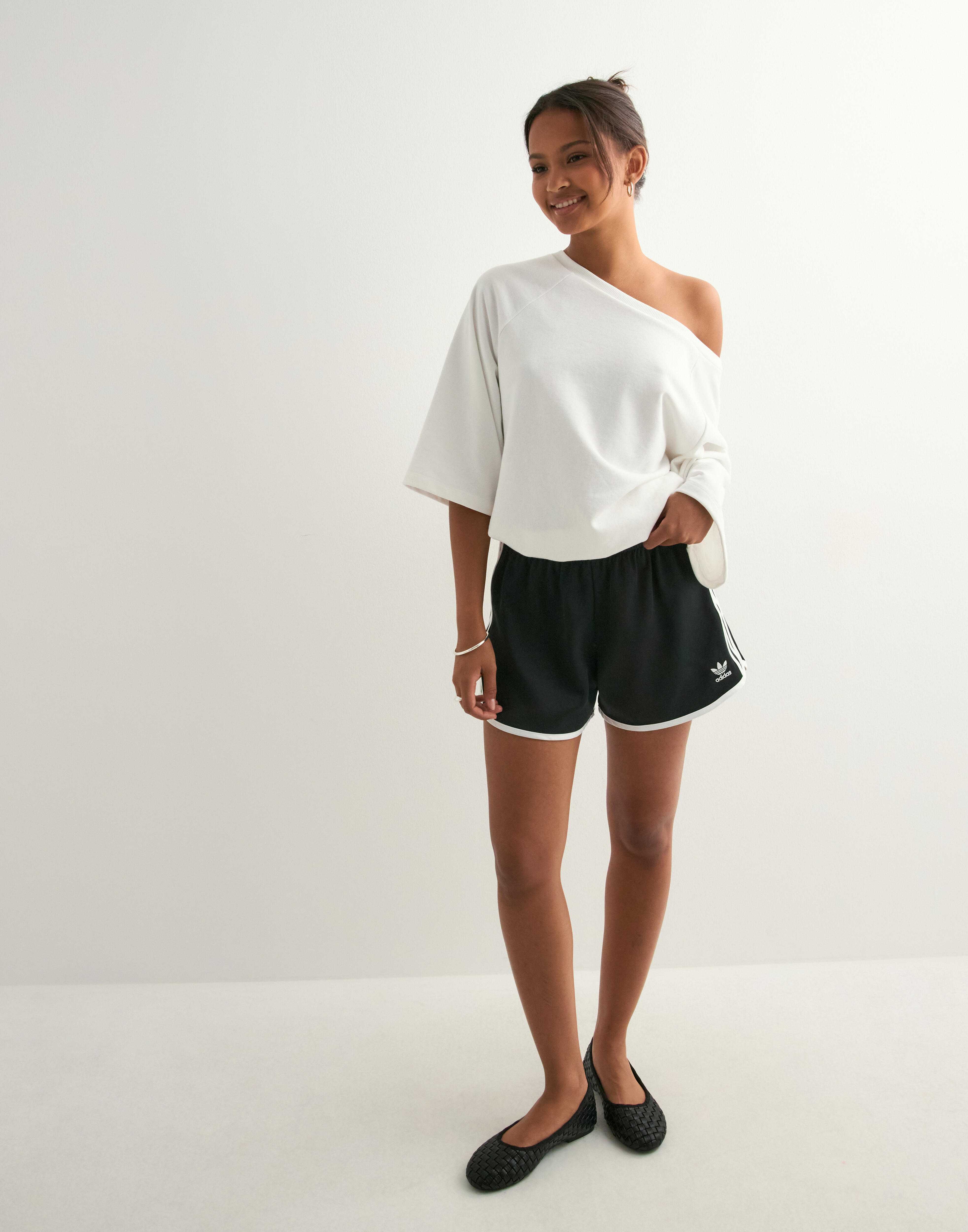 ★adidas originals★W RUFFLE SHORTS★追跡可 ☆adidas originals☆W 3S SATIN SHORTS ショートパンツ☆追跡可